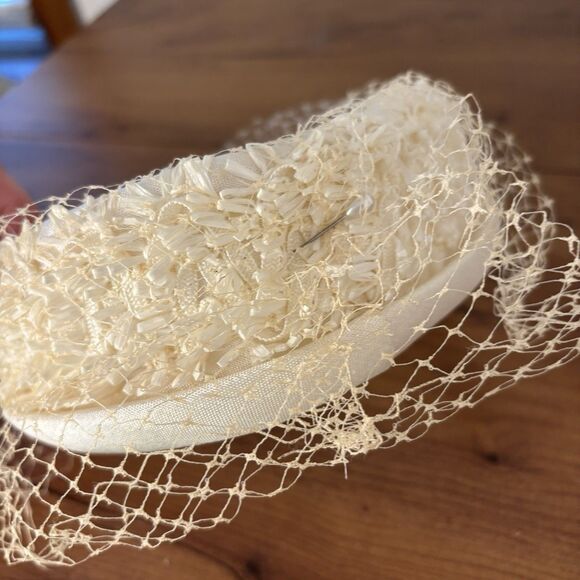 Vintage 1940s 1950s Pillbox Veiled Fascinator Woman’s Hat Crown Netting - Picture 5 of 6